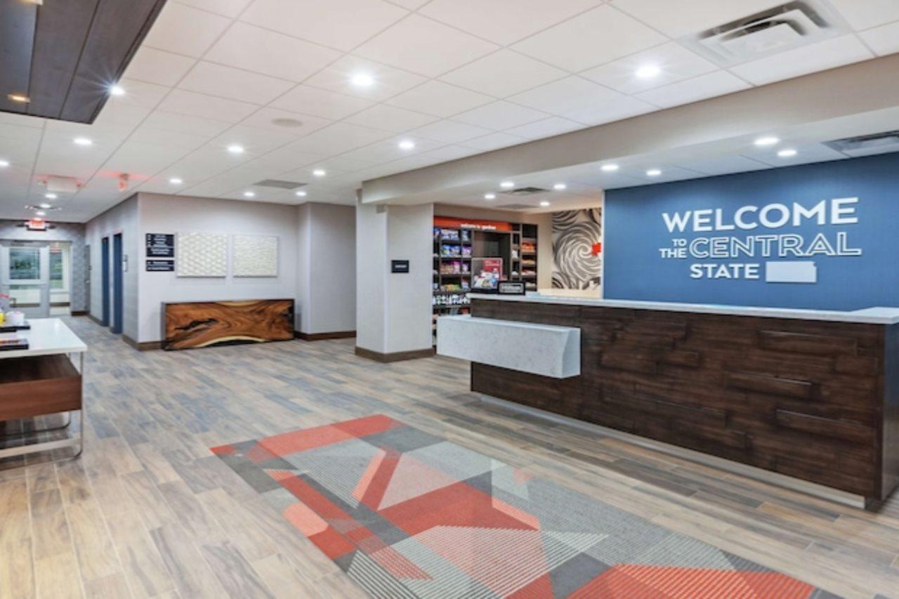Hampton Inn Gardner エクステリア 写真